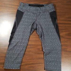 Lucy Lucytech Gray‎ Crop Capri Running Leggings Med